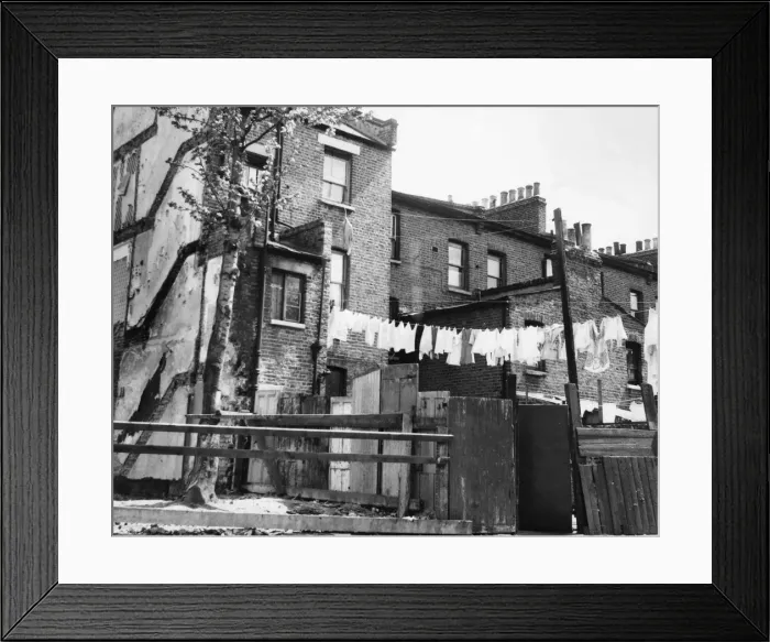 Framed Print : Line of washing, Balham, SW London Framed Print : Line of washing, Balham, SW London