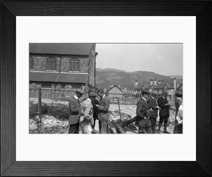 Framed Print : Group of golfers Framed Print : Group of golfers