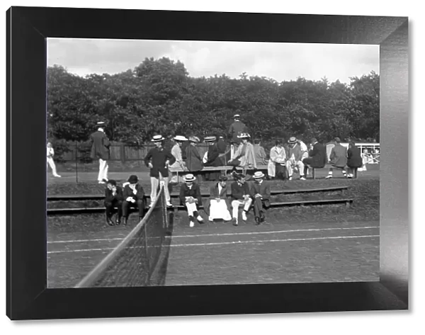 Edwardian tennis spectators