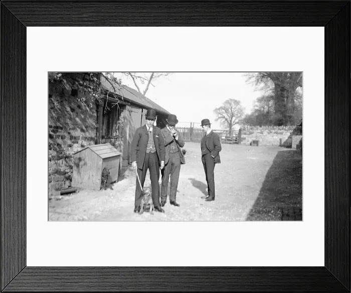 Framed Print : Edwardian yard scene in Blisworth, Northamptonshire Framed Print : Edwardian yard scene in Blisworth, Northamptonshire