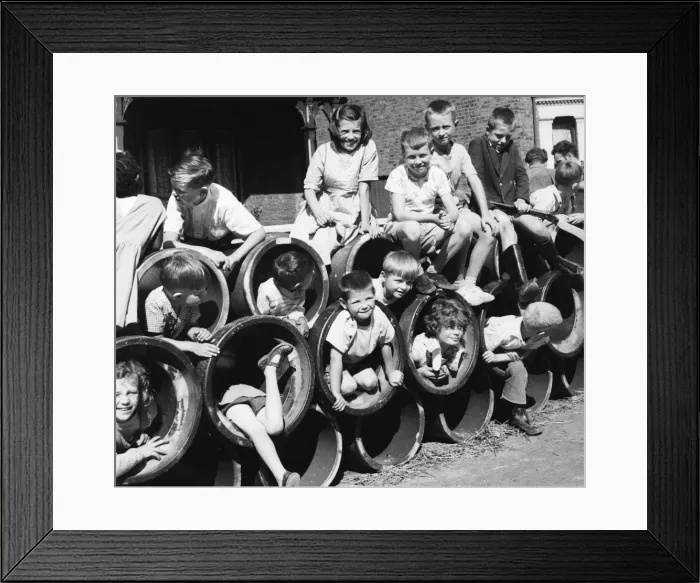 Framed Print : Children with pipes on a Balham street, SW London Framed Print : Children with pipes on a Balham street, SW London