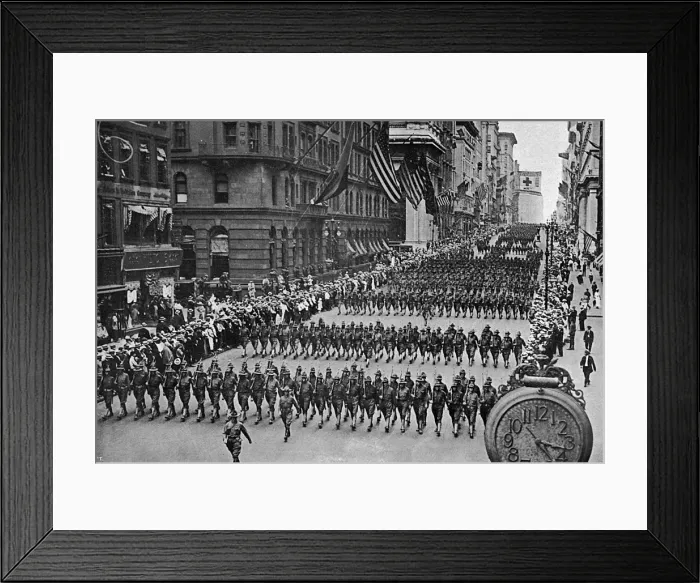 Framed Print : WW1 - American troops parade in New York before departure Framed Print : WW1 - American troops parade in New York before departure
