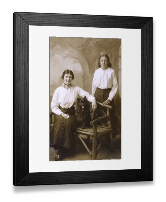 Framed Print : Women with Pomeranian Framed Print : Women with Pomeranian