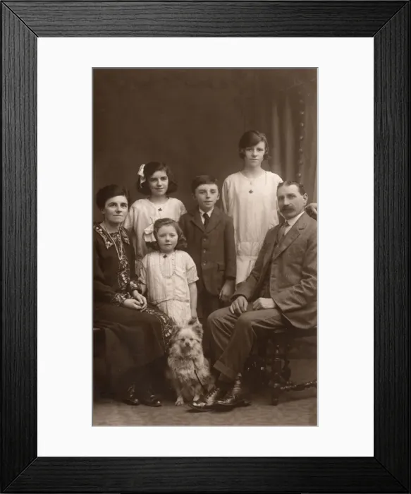 Framed Print : Family with a Pomeranian Framed Print : Family with a Pomeranian