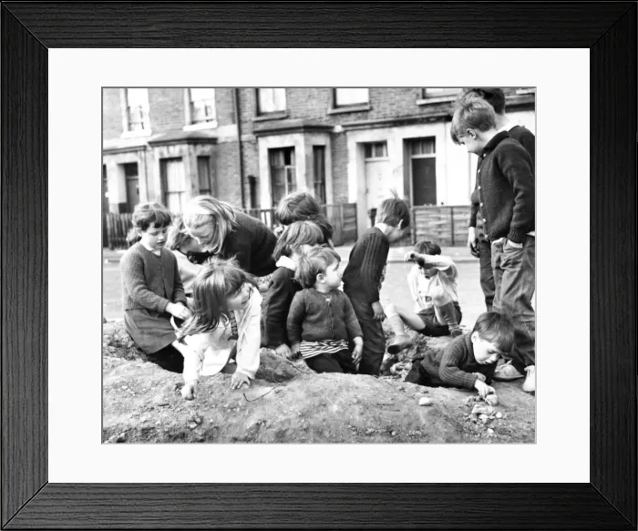 Framed Print : Group of children on a Balham street, SW London Framed Print : Group of children on a Balham street, SW London