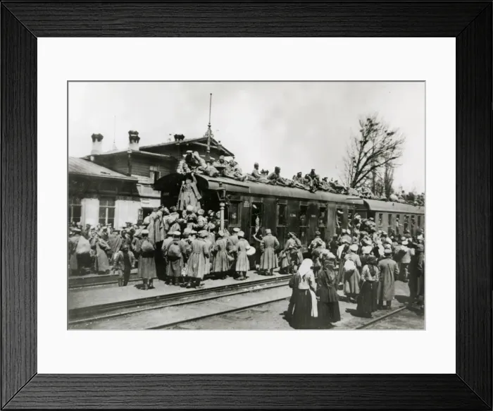 Framed Print : WW1 - Eastern Front - Soldiers Board train for the front Framed Print : WW1 - Eastern Front - Soldiers Board train for the front