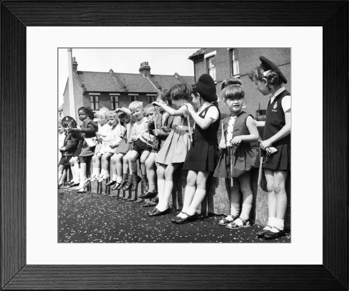 Framed Print : Group of children on a Balham street, SW London Framed Print : Group of children on a Balham street, SW London