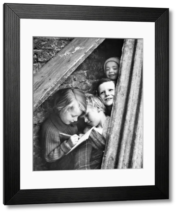 Framed Print : Group of children on pavement, Balham, SW London Framed Print : Group of children on pavement, Balham, SW London