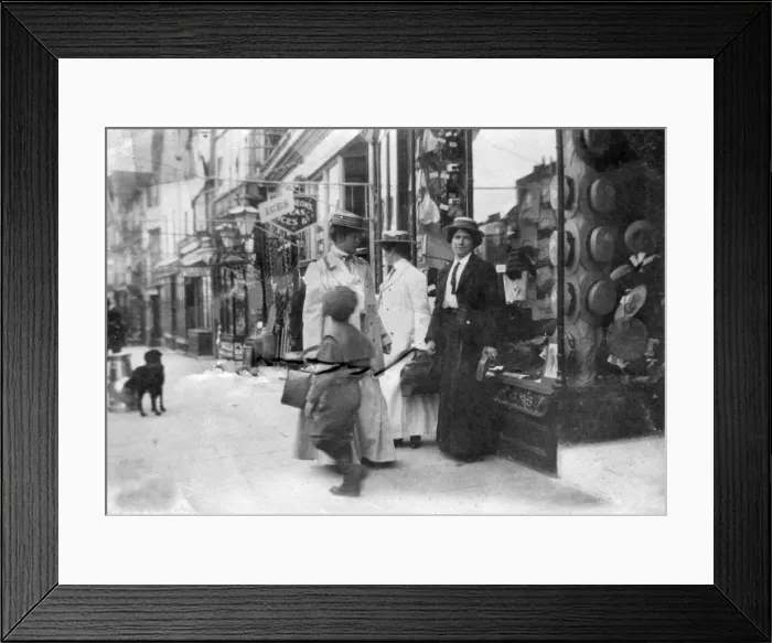 Framed Print : Miss Stans Bedford HighSt Framed Print : Miss Stans Bedford HighSt