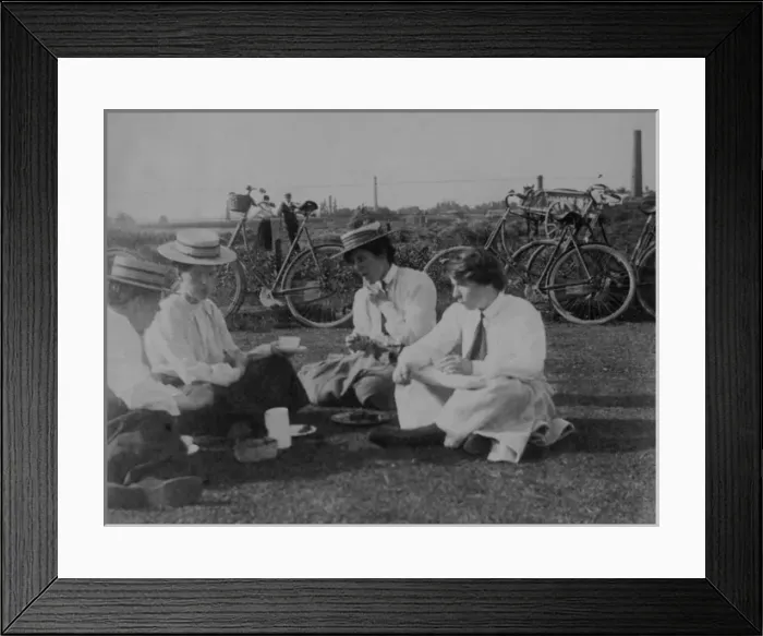 Framed Print : Sitting women with cycles Framed Print : Sitting women with cycles