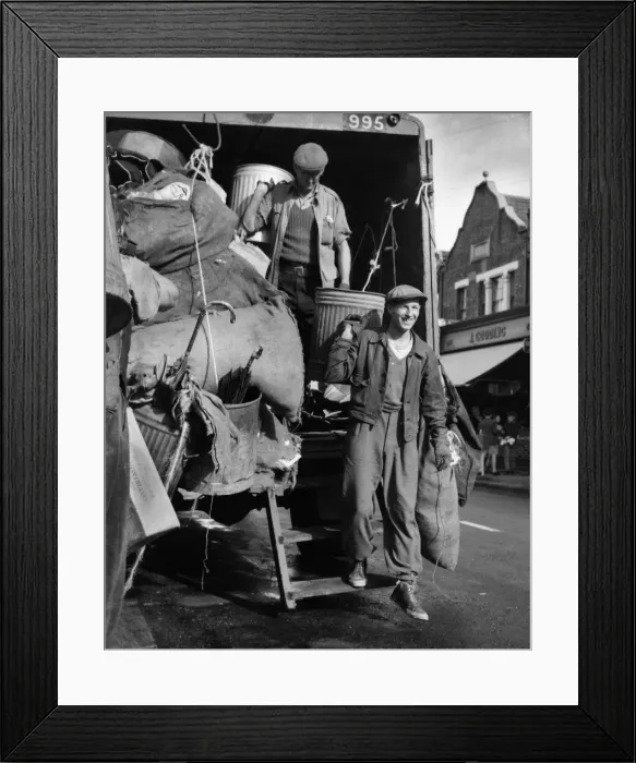 Framed Print : Refuse collectors at work on a Balham street, SW London Framed Print : Refuse collectors at work on a Balham street, SW London