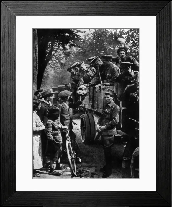 Framed Print : WW1 - British Tommies welcomed on arrival in France Framed Print : WW1 - British Tommies welcomed on arrival in France
