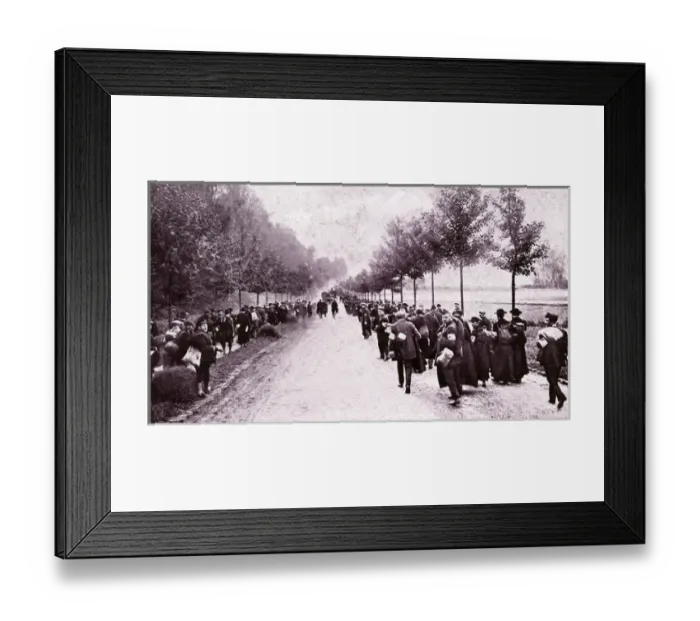 Framed Print : WW1 - Belgian Refugees on road to Brussels from Tirlemont Framed Print : WW1 - Belgian Refugees on road to Brussels from Tirlemont