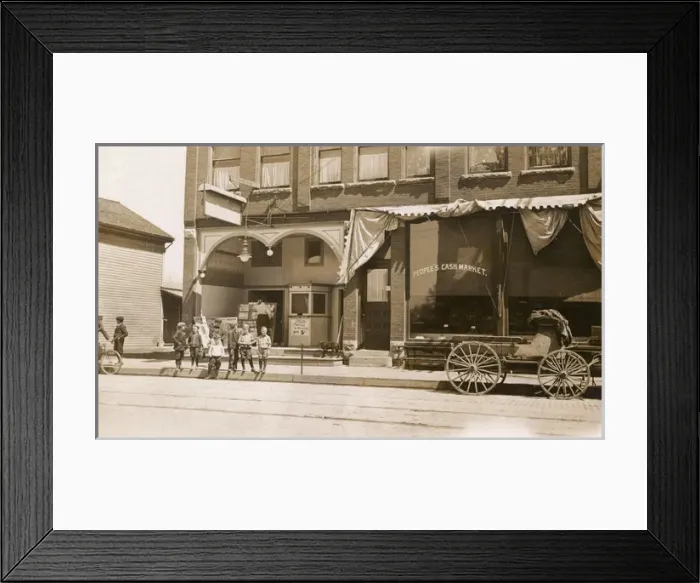 Framed Print : Street scene in Milwaukee, Wisconsin, USA Framed Print : Street scene in Milwaukee, Wisconsin, USA