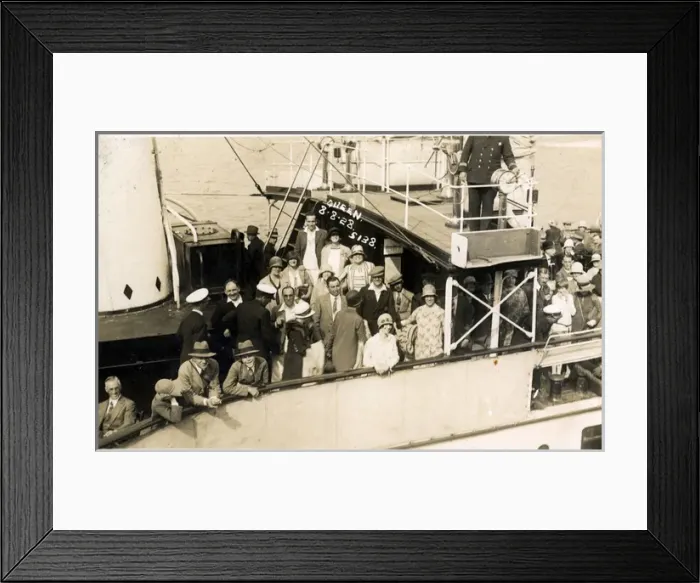 Framed Print : Bournemouth Queen Paddle Steamer, Bournemouth, Dorset Framed Print : Bournemouth Queen Paddle Steamer, Bournemouth, Dorset