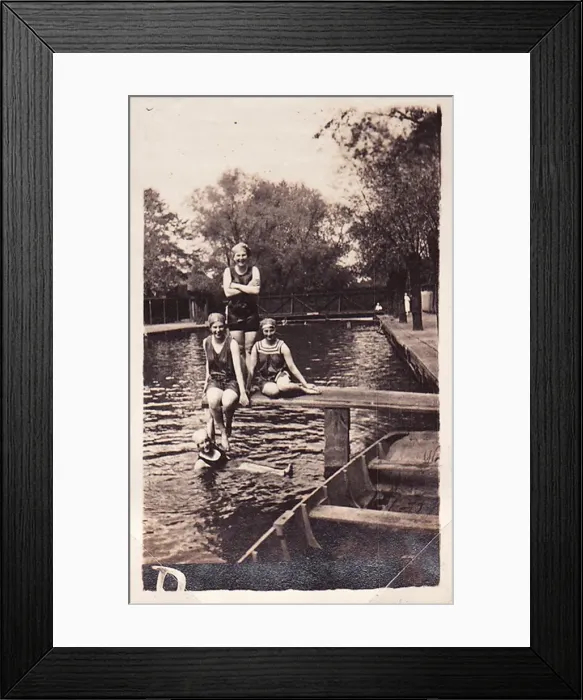 Framed Print : Commercial Road Swimming Baths, Bedford - Bathers Framed Print : Commercial Road Swimming Baths, Bedford - Bathers