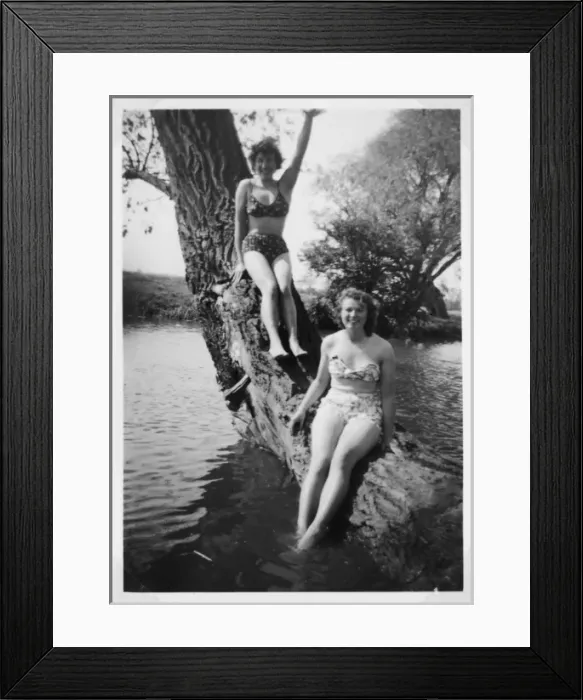Framed Print : Seniors after bathing Framed Print : Seniors after bathing
