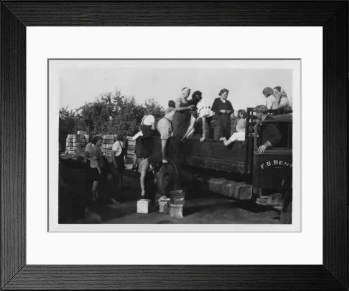 Framed Print : Evesham again - same old lorry Framed Print : Evesham again - same old lorry