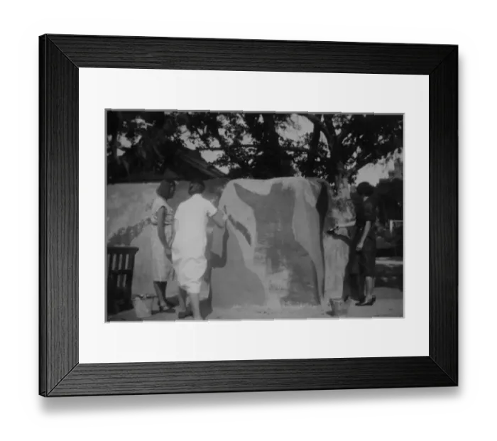 Framed Print : WW2 B- Women painting camouflage Framed Print : WW2 B- Women painting camouflage
