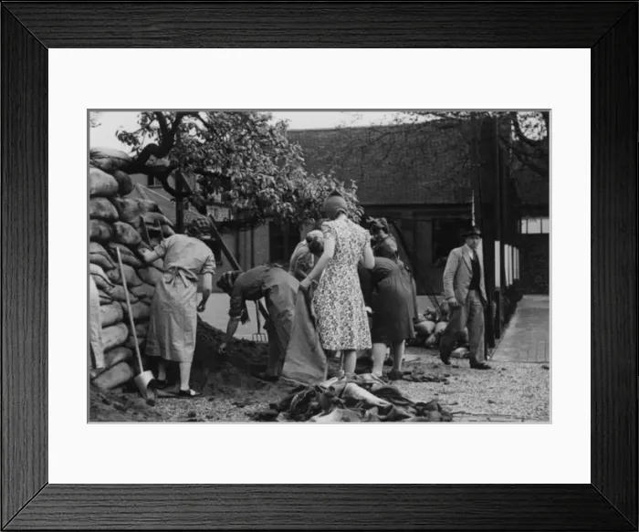 Framed Print : WW2 - Women filling sandbags Framed Print : WW2 - Women filling sandbags