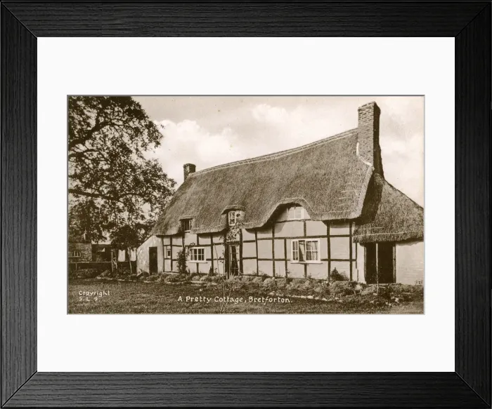 Framed Print : Thatched Cottage, Bretforton, Worcestershire Framed Print : Thatched Cottage, Bretforton, Worcestershire