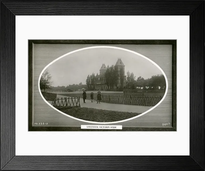 Framed Print : Victoria Park, Leicester, Leicestershire Framed Print : Victoria Park, Leicester, Leicestershire
