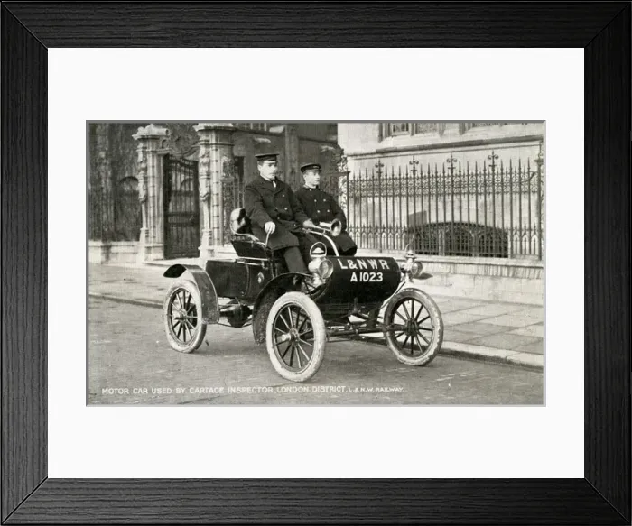Framed Print : Oldsmobile Vintage Car, Which was based at Euston Station, L Framed Print : Oldsmobile Vintage Car, Which was based at Euston Station, L