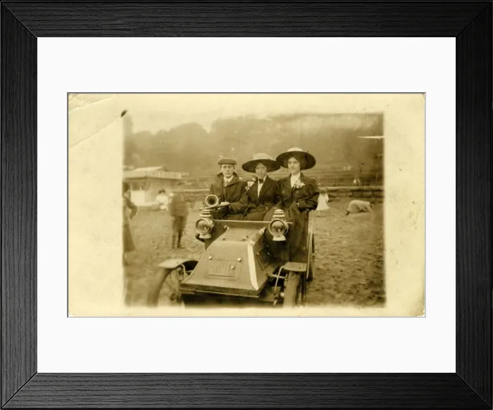 Framed Print : 1899 Daimler Kimberly Vintage / Veteran Car Framed Print : 1899 Daimler Kimberly Vintage / Veteran Car
