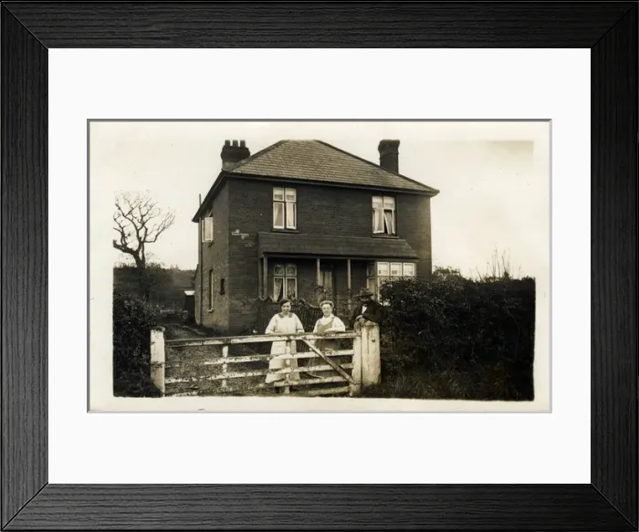 Framed Print : House called Blaauw Krantz, Britain Framed Print : House called Blaauw Krantz, Britain