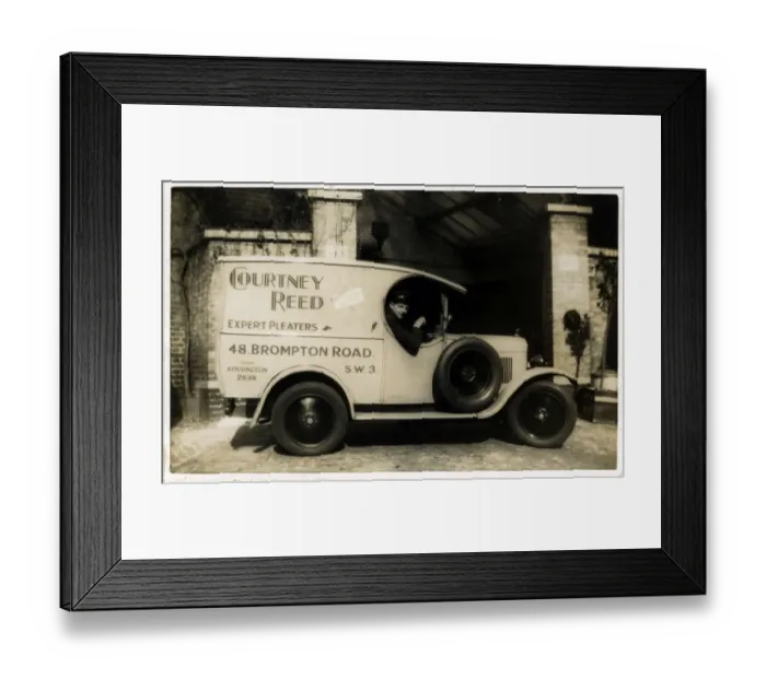Framed Print : Thought to be a Citro뮠Vintage Van, Kensington, London, Eng Framed Print : Thought to be a Citro뮠Vintage Van, Kensington, London, Eng