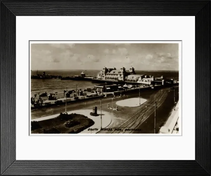 Framed Print : South Parade Pier, Southsea, Hampshire Framed Print : South Parade Pier, Southsea, Hampshire
