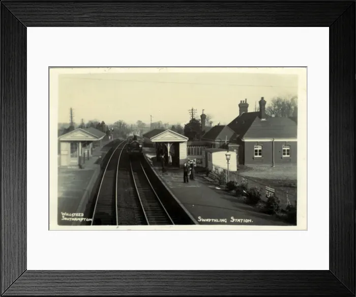 Framed Print : The Railway Station, Swaythling, Hampshire Framed Print : The Railway Station, Swaythling, Hampshire