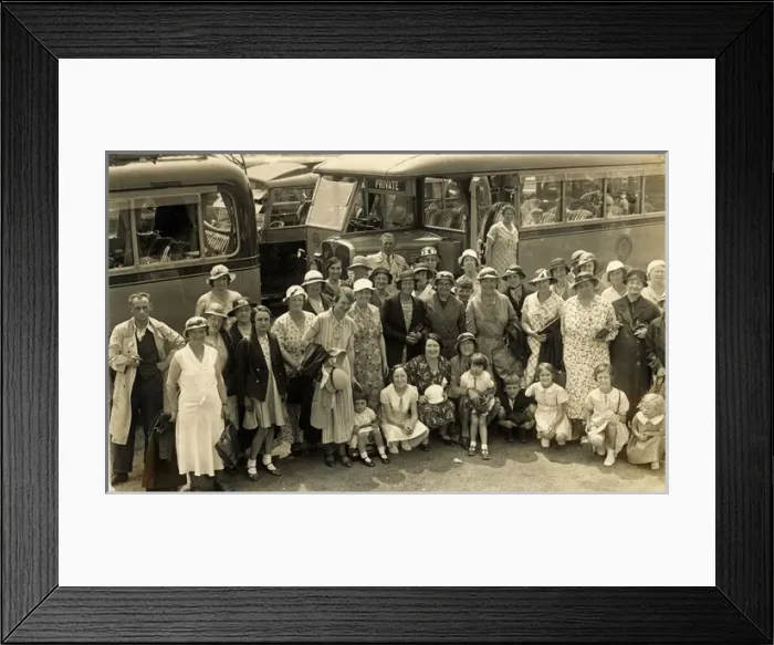 Framed Print : AEC Regal Vintage Bus and Passengers, England Framed Print : AEC Regal Vintage Bus and Passengers, England