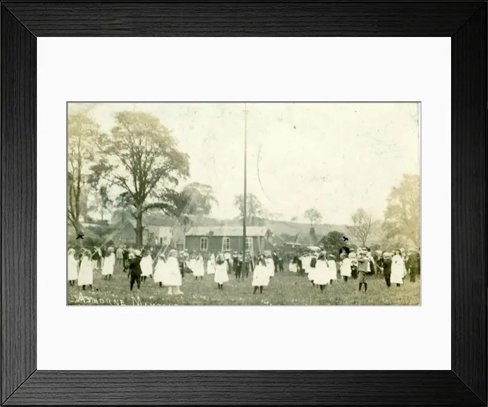 Framed Print : Maypole, Ashorne, Warwickshire Framed Print : Maypole, Ashorne, Warwickshire