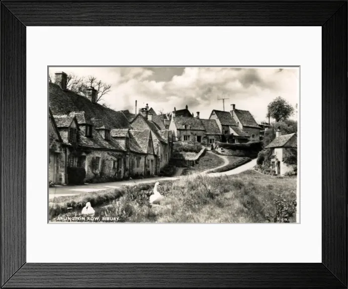 Framed Print : Arlington Row, Bibury, Gloucestershire Framed Print : Arlington Row, Bibury, Gloucestershire