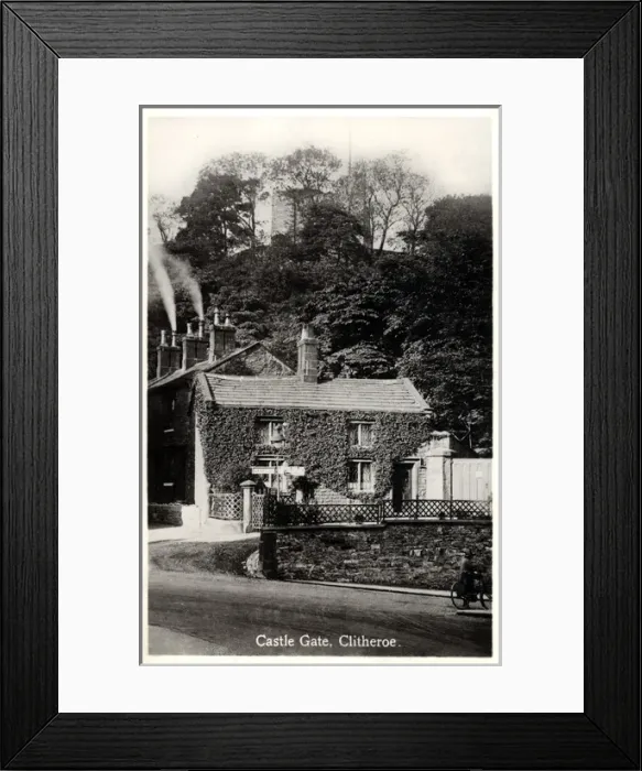 Framed Print : Castle Gate, Clitheroe, Lancashire Framed Print : Castle Gate, Clitheroe, Lancashire