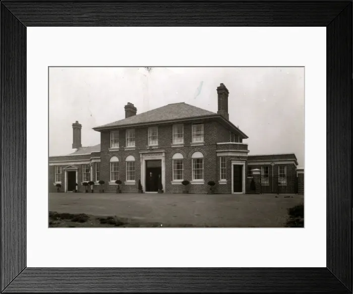 Framed Print : George & Crown Inn, Wolverhampton, Staffordshire Framed Print : George & Crown Inn, Wolverhampton, Staffordshire