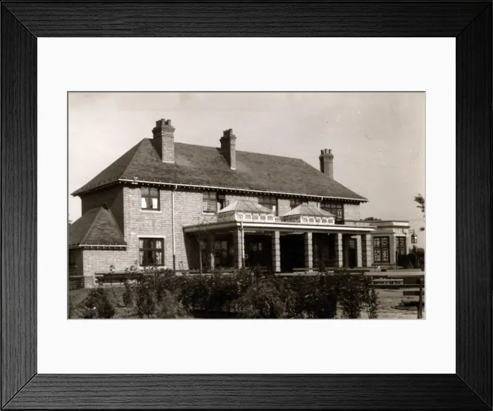 Framed Print : Public House, Wolverhampton, Staffordshire Framed Print : Public House, Wolverhampton, Staffordshire