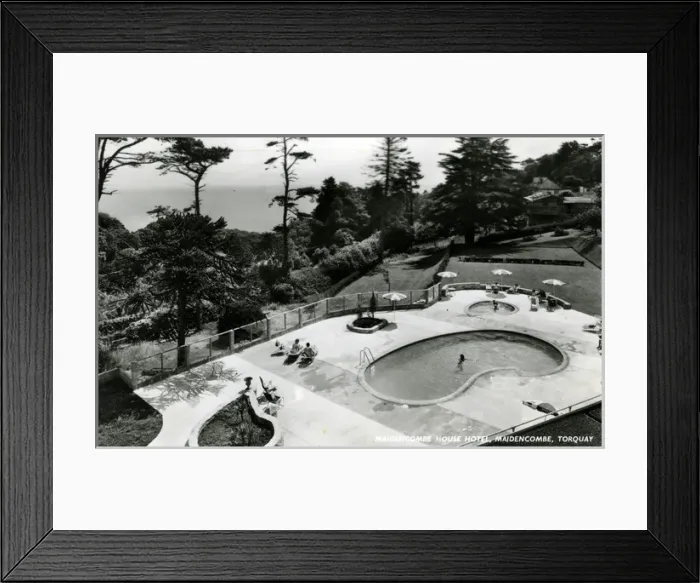 Framed Print : Maidencombe Hotel, Maidencombe, Devon Framed Print : Maidencombe Hotel, Maidencombe, Devon