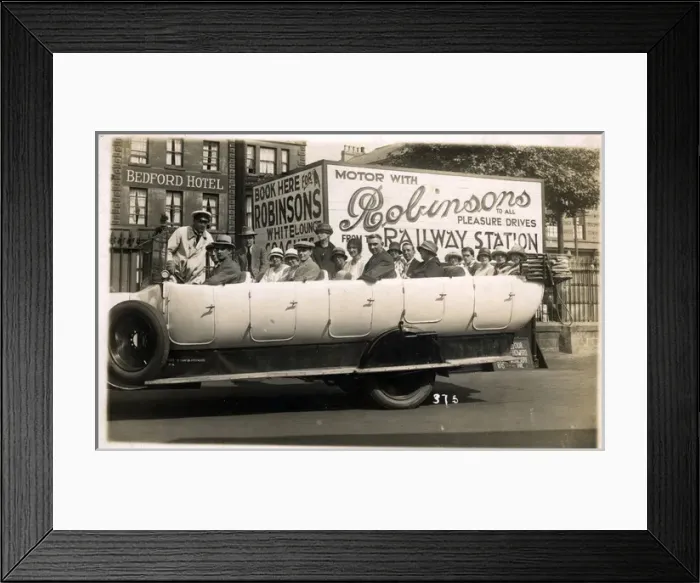 Framed Print : Robinsons White Lounge Coaches - Charabanc Cruises Framed Print : Robinsons White Lounge Coaches - Charabanc Cruises