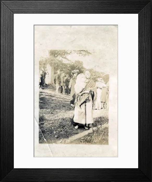 Framed Print : Dublin Tramp with Child, Dublin, County Dublin Framed Print : Dublin Tramp with Child, Dublin, County Dublin