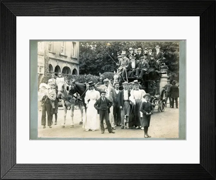 Framed Print : Horse-drawn Carriage with Holidaymakers, Shanklin, Isle of W Framed Print : Horse-drawn Carriage with Holidaymakers, Shanklin, Isle of W