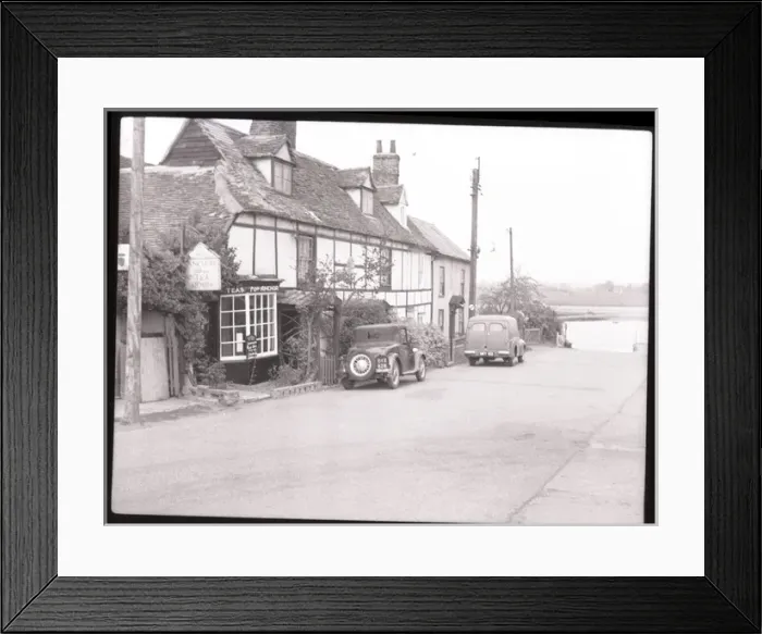 Framed Print : Street Scene, Hullbridge, Essex Framed Print : Street Scene, Hullbridge, Essex