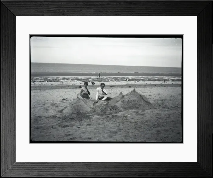 Framed Print : The Beach, Walton On The Naze, Essex Framed Print : The Beach, Walton On The Naze, Essex