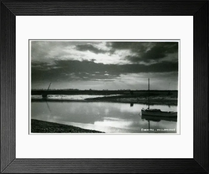 Framed Print : The River Crouch - Evening, Hullbridge, Essex Framed Print : The River Crouch - Evening, Hullbridge, Essex