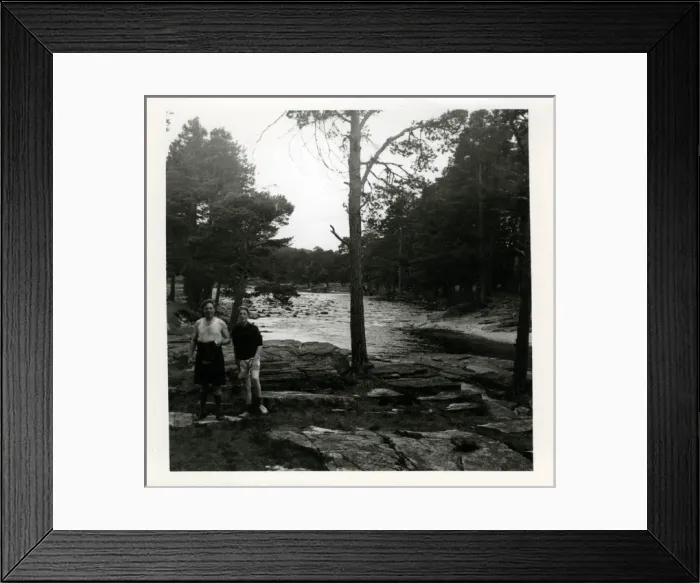 Framed Print : 2 Scots by the River Dee, Balmoral, Aberdeenshire Framed Print : 2 Scots by the River Dee, Balmoral, Aberdeenshire