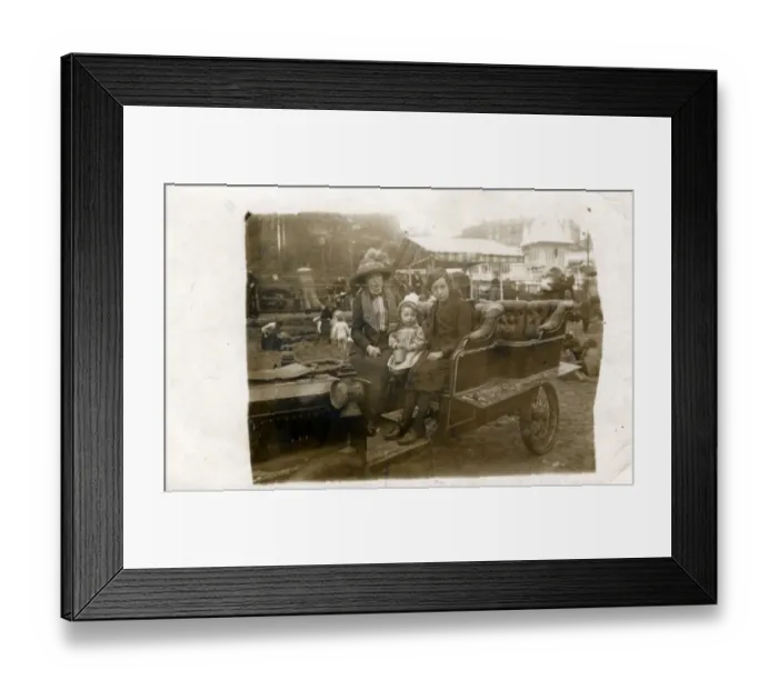 Framed Print : Vintage Car (Mock-up) Framed Print : Vintage Car (Mock-up)