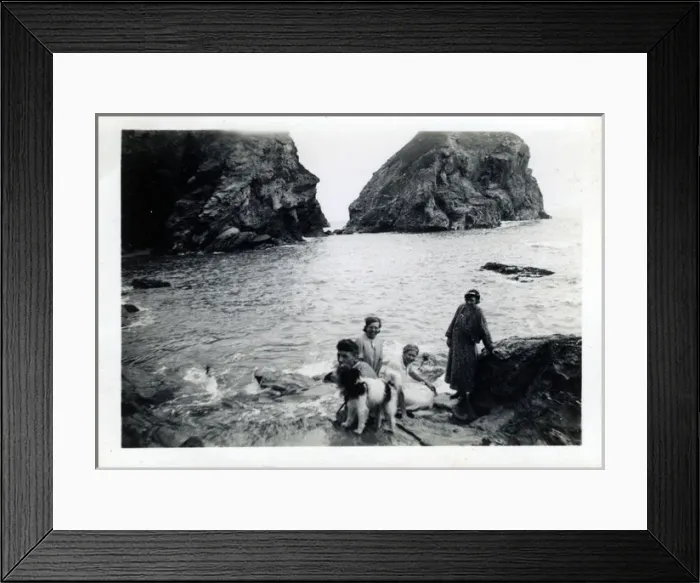 Framed Print : Bedruthan Steps, Trenance, Cornwall Framed Print : Bedruthan Steps, Trenance, Cornwall