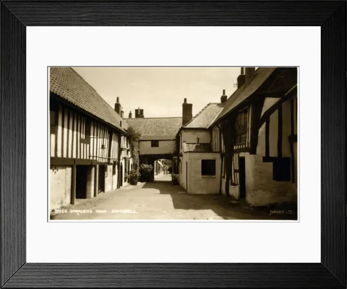 Framed Print : Saracens Head Hotel, Southwell, Nottinghamshire Framed Print : Saracens Head Hotel, Southwell, Nottinghamshire