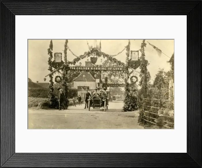 Framed Print : Wolseley Siddeley Vintage Car wedding procession at the Red Framed Print : Wolseley Siddeley Vintage Car wedding procession at the Red